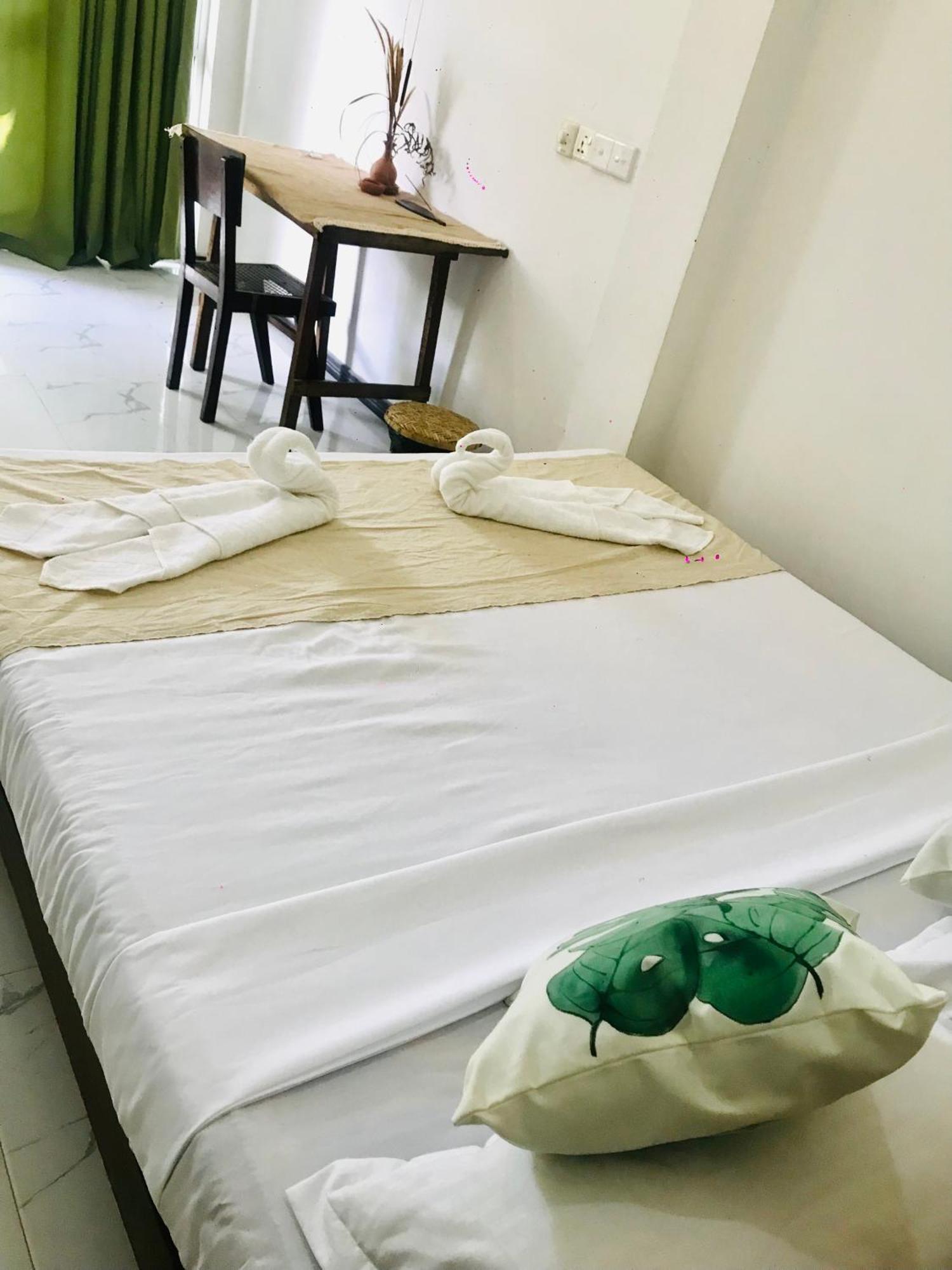 Bananas Mirissa Hotel ภายนอก รูปภาพ