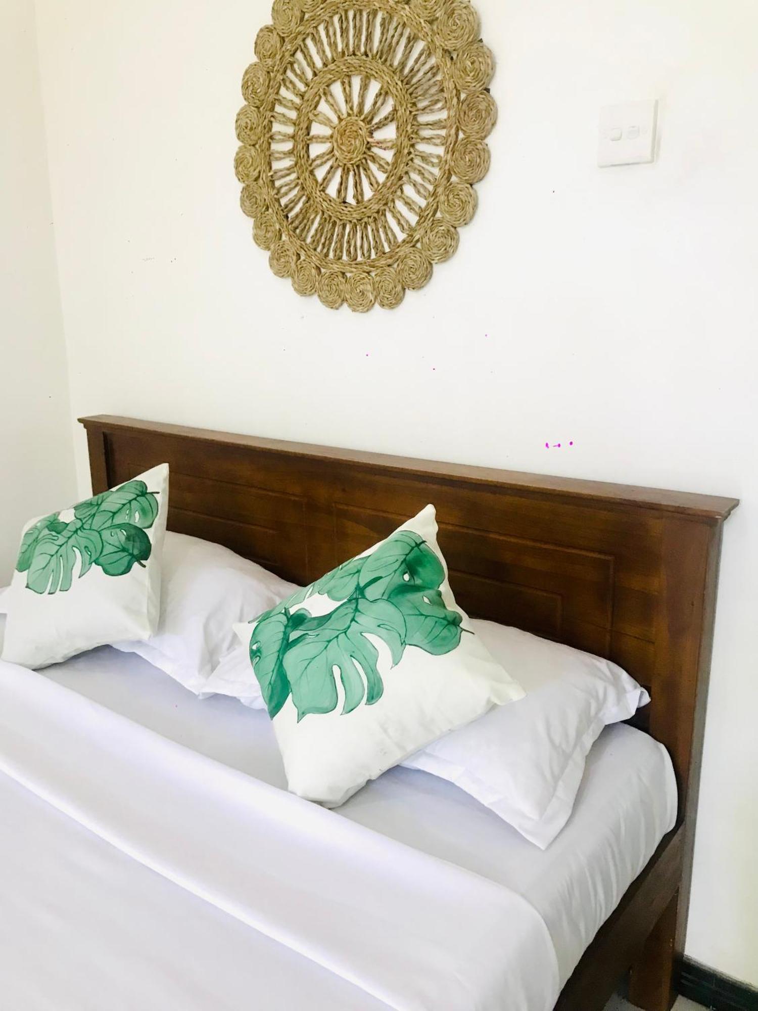 Bananas Mirissa Hotel ภายนอก รูปภาพ