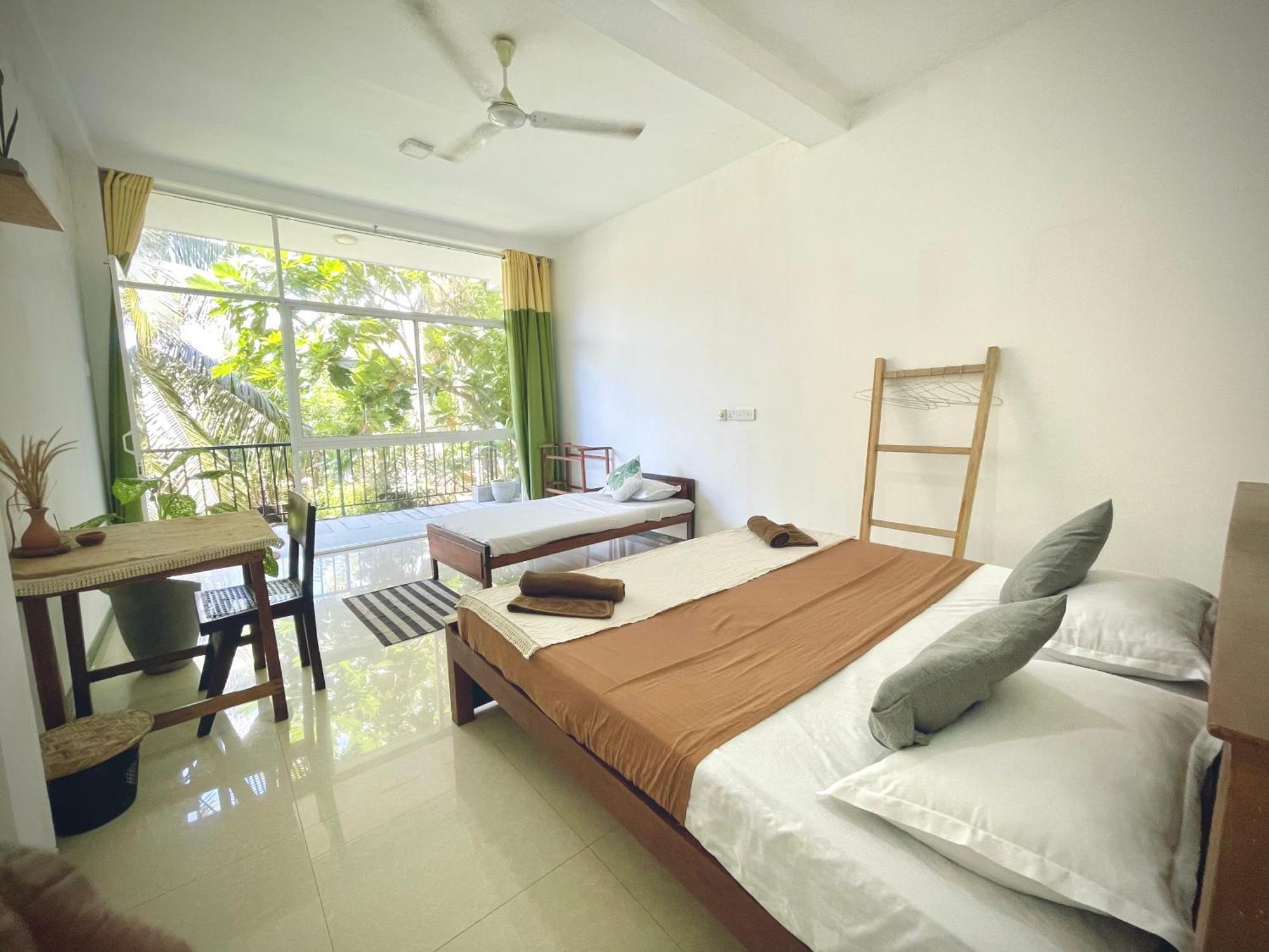 Bananas Mirissa Hotel ภายนอก รูปภาพ