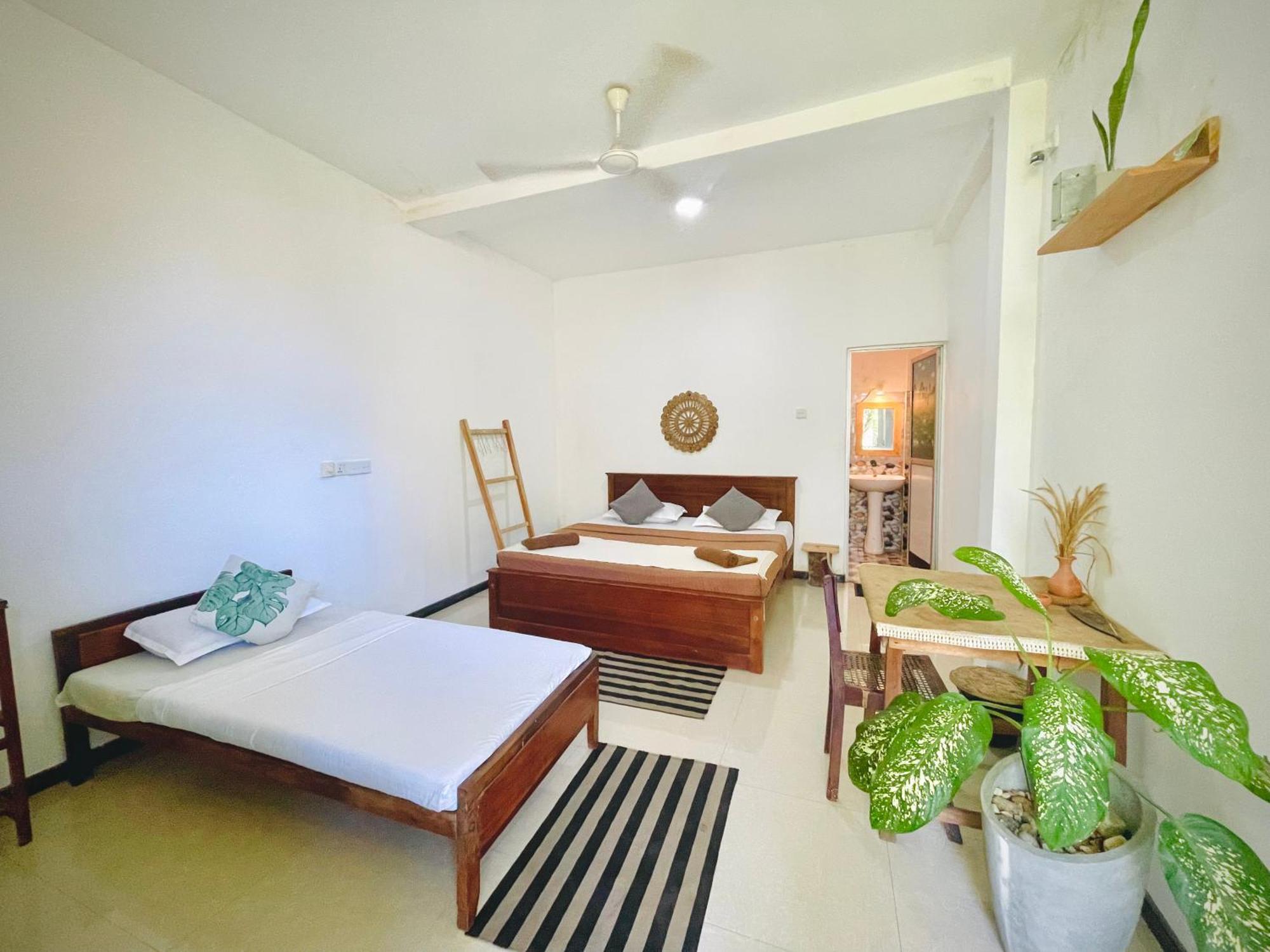 Bananas Mirissa Hotel ภายนอก รูปภาพ